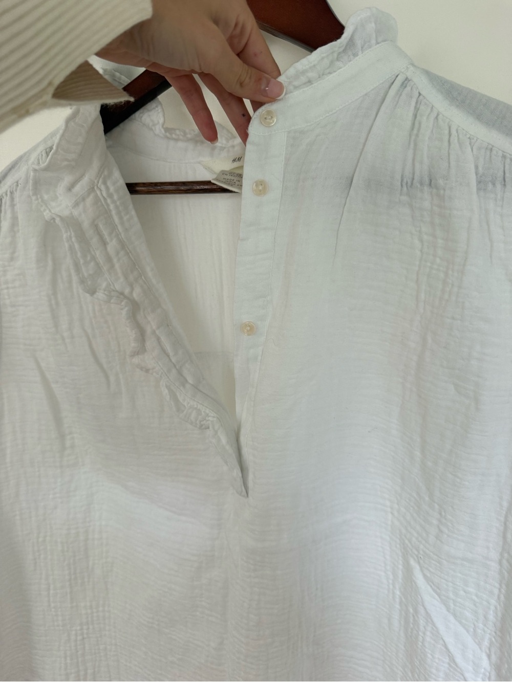 H&M White Ruffle V-Neck Flutter Sleeve Blouse - Picture 2 of 5